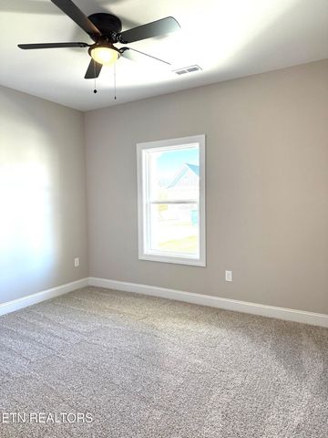 218 Mossy Rock Rd, Clinton, TN 37716