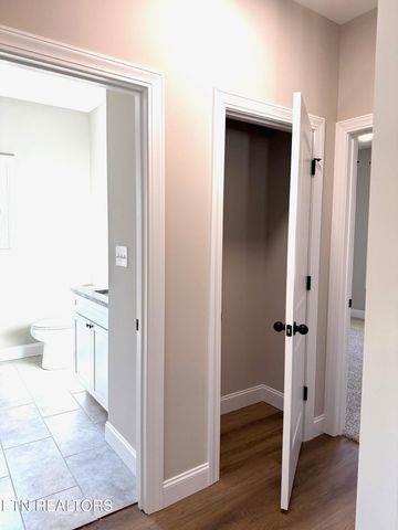 218 Mossy Rock Rd, Clinton, TN 37716