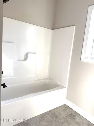 218 Mossy Rock Rd, Clinton, TN 37716