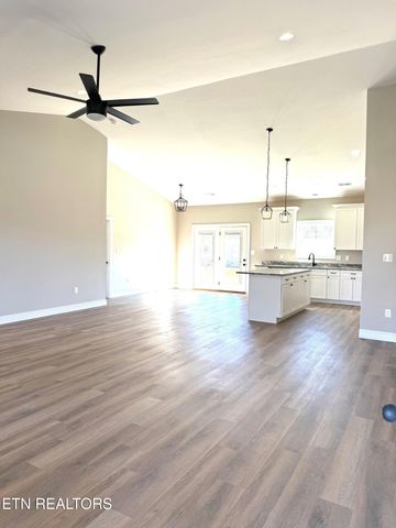 218 Mossy Rock Rd, Clinton, TN 37716