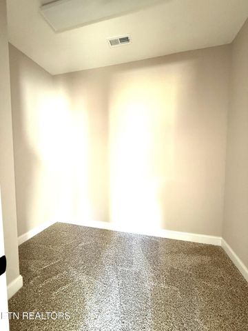 218 Mossy Rock Rd, Clinton, TN 37716