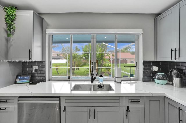 9774 NW 19th Pl, Sunrise, FL 33322