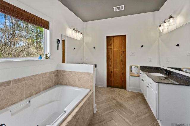 7596 Tunica Trace, St Francisville, LA 70775