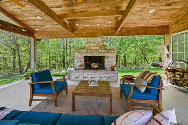 7596 Tunica Trace, St Francisville, LA 70775