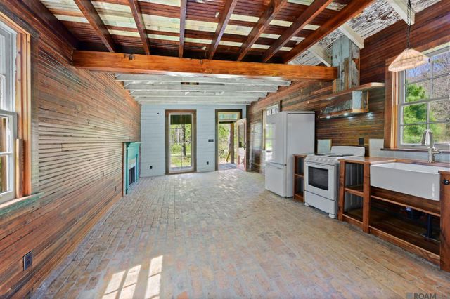 7596 Tunica Trace, St Francisville, LA 70775