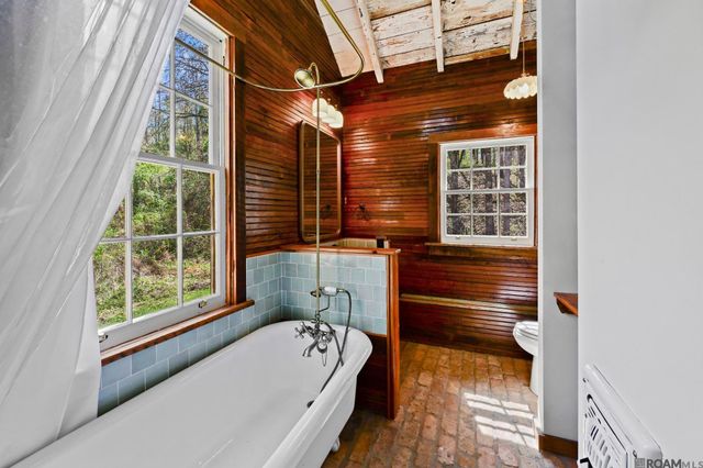 7596 Tunica Trace, St Francisville, LA 70775