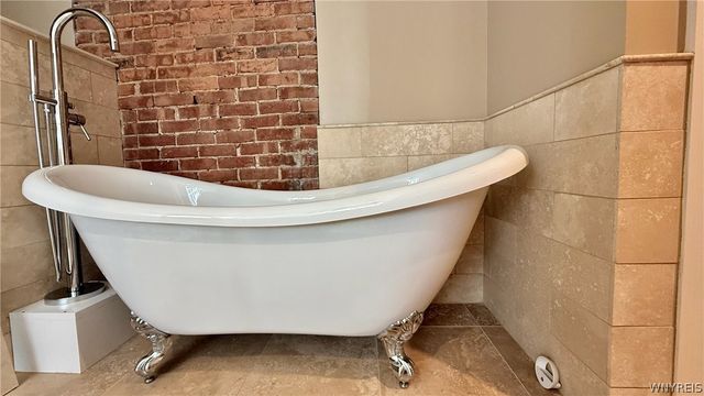 829 Auburn Avenue, Buffalo, NY 14222