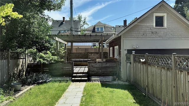 829 Auburn Avenue, Buffalo, NY 14222