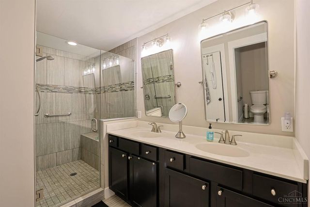 211 Hilltop Lane, Wyoming, OH 45215