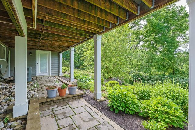 211 Hilltop Lane, Wyoming, OH 45215