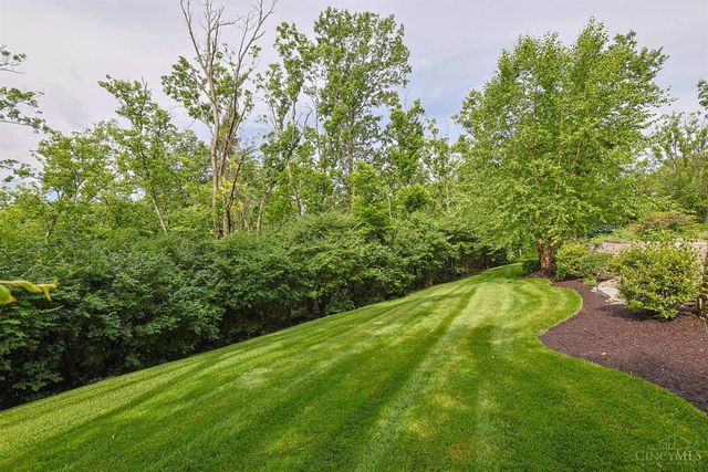 211 Hilltop Lane, Wyoming, OH 45215