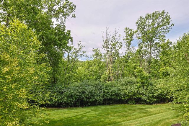211 Hilltop Lane, Wyoming, OH 45215
