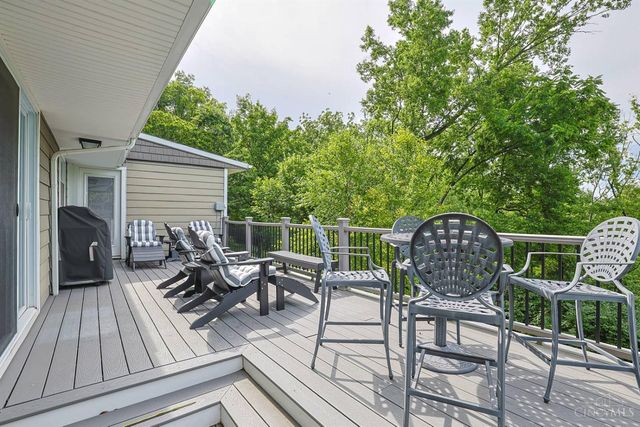 211 Hilltop Lane, Wyoming, OH 45215
