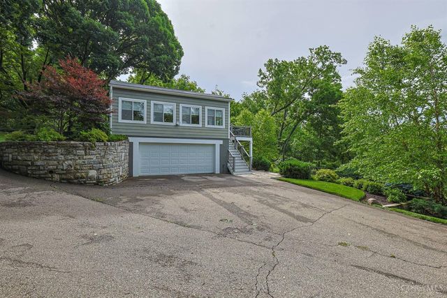211 Hilltop Lane, Wyoming, OH 45215