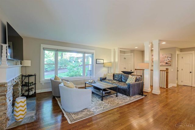 211 Hilltop Lane, Wyoming, OH 45215