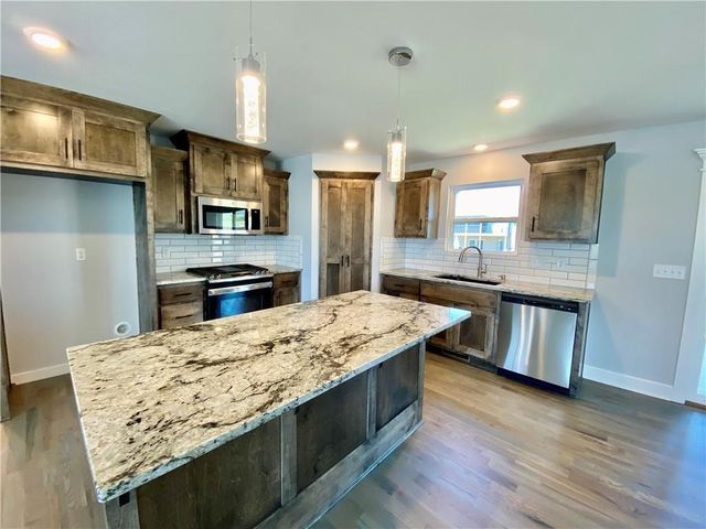 519 Skyview Lane, Liberty, MO 64068