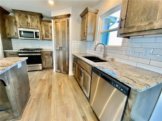 519 Skyview Lane, Liberty, MO 64068