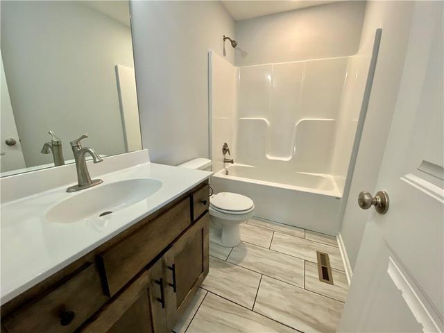 519 Skyview Lane, Liberty, MO 64068