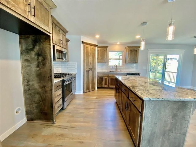519 Skyview Lane, Liberty, MO 64068