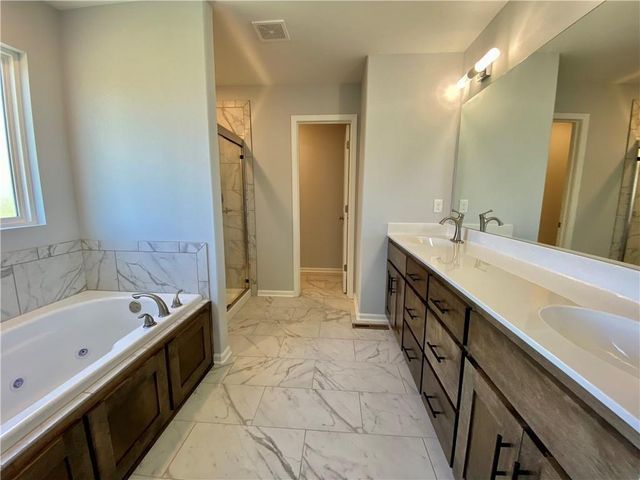519 Skyview Lane, Liberty, MO 64068