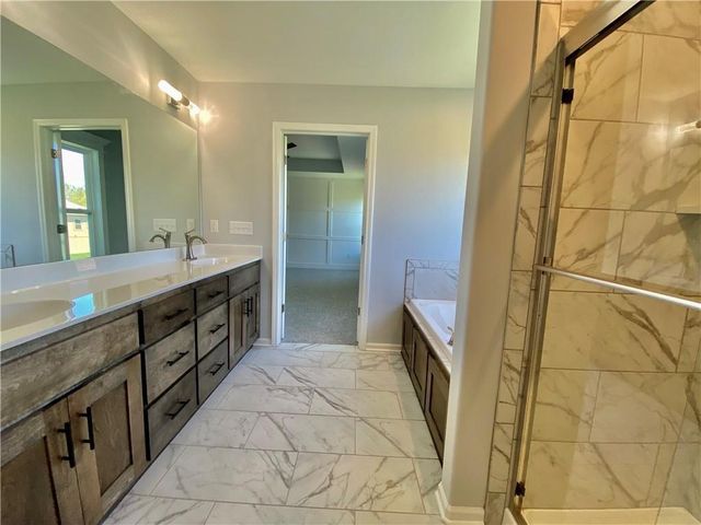519 Skyview Lane, Liberty, MO 64068