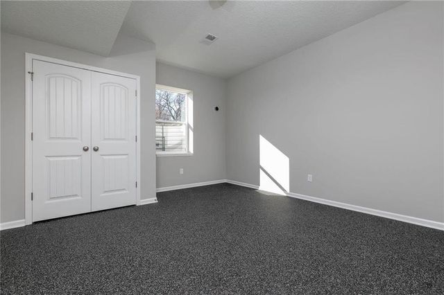 519 Skyview Lane, Liberty, MO 64068