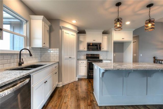 519 Skyview Lane, Liberty, MO 64068