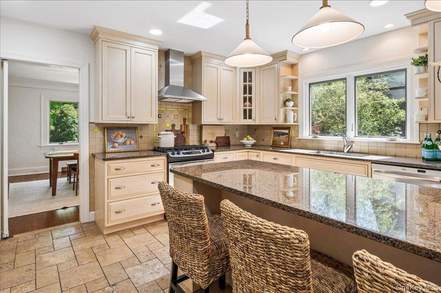 62 Broadfield Road, New Rochelle, NY 10804