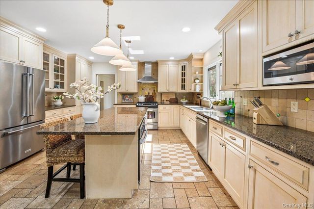 62 Broadfield Road, New Rochelle, NY 10804