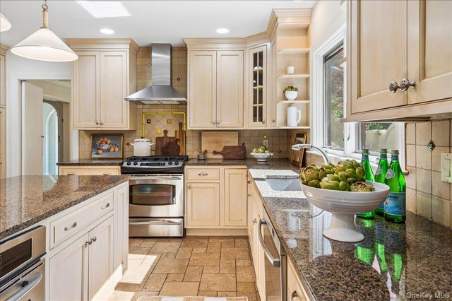 62 Broadfield Road, New Rochelle, NY 10804