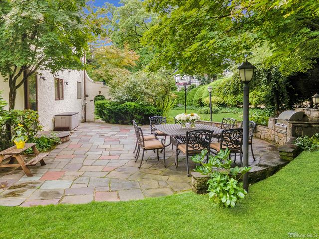 62 Broadfield Road, New Rochelle, NY 10804