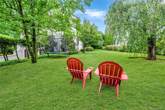 62 Broadfield Road, New Rochelle, NY 10804