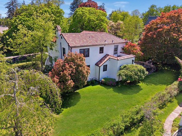 62 Broadfield Road, New Rochelle, NY 10804