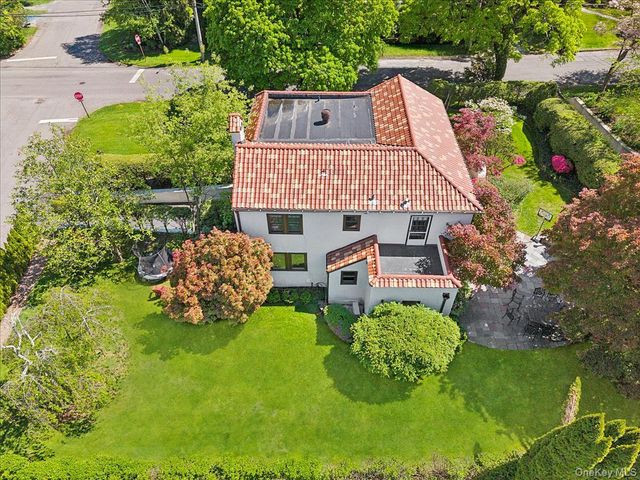 62 Broadfield Road, New Rochelle, NY 10804
