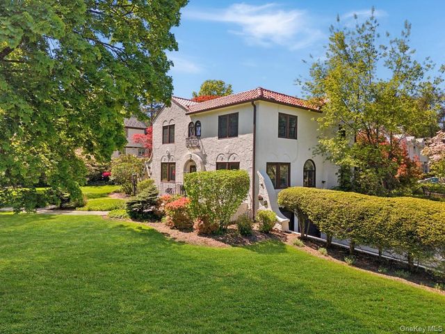 62 Broadfield Road, New Rochelle, NY 10804