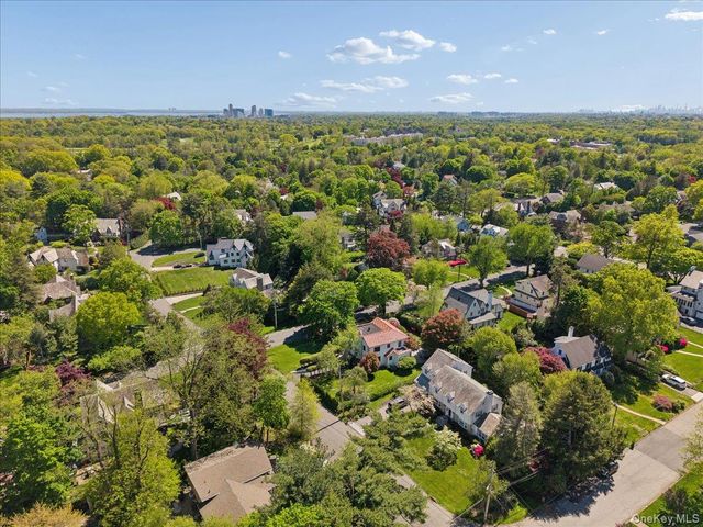 62 Broadfield Road, New Rochelle, NY 10804