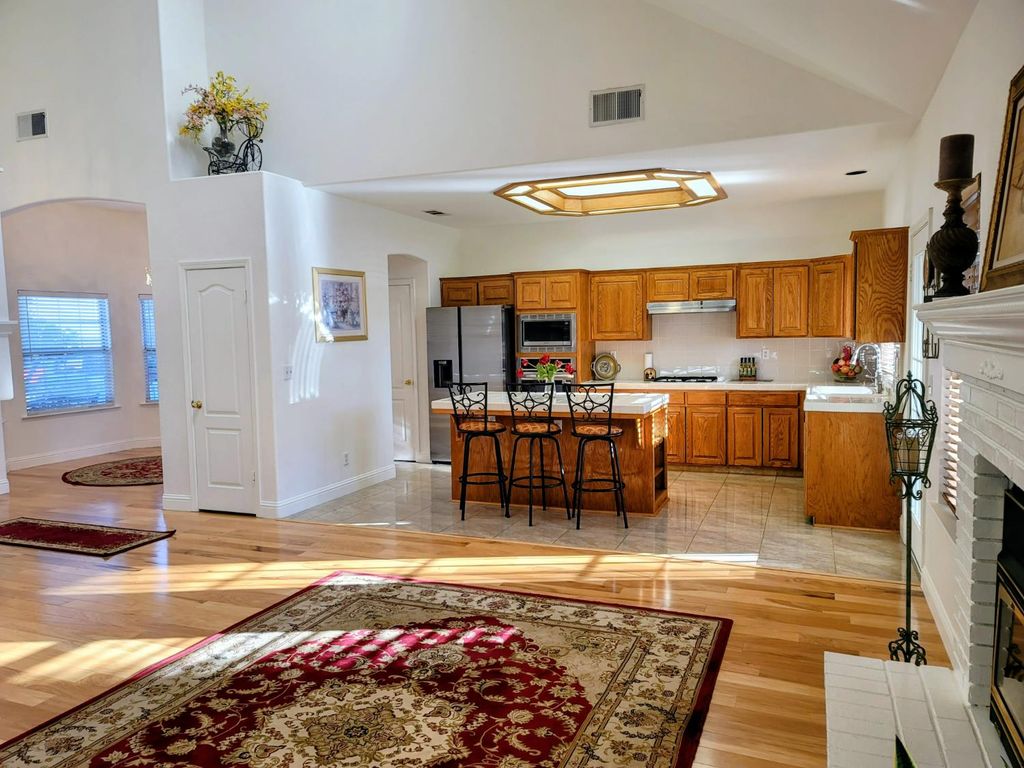 Image 14 of property listing at 7835 Matus, Fresno, CA 93720