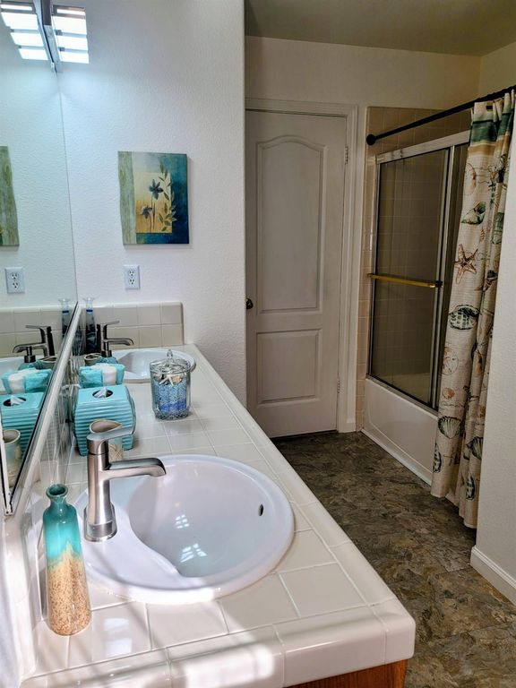 Image 17 of property listing at 7835 Matus, Fresno, CA 93720