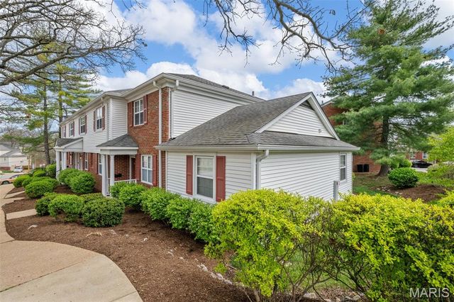 9073 W Swan Circle, St Louis, MO 63144