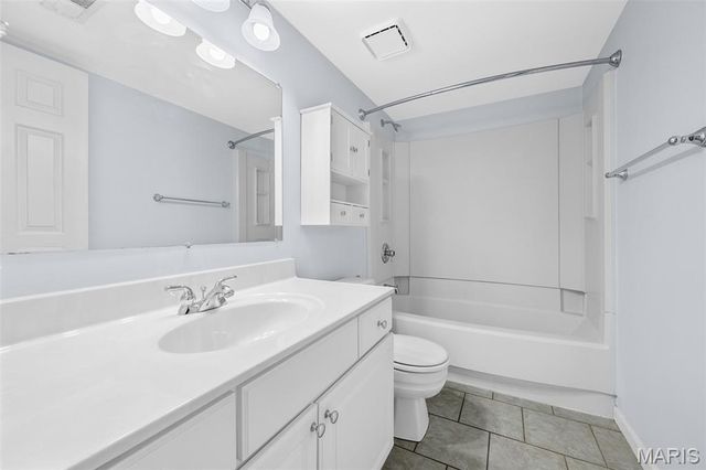9073 W Swan Circle, St Louis, MO 63144