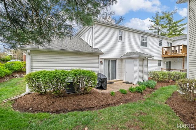 9073 W Swan Circle, St Louis, MO 63144