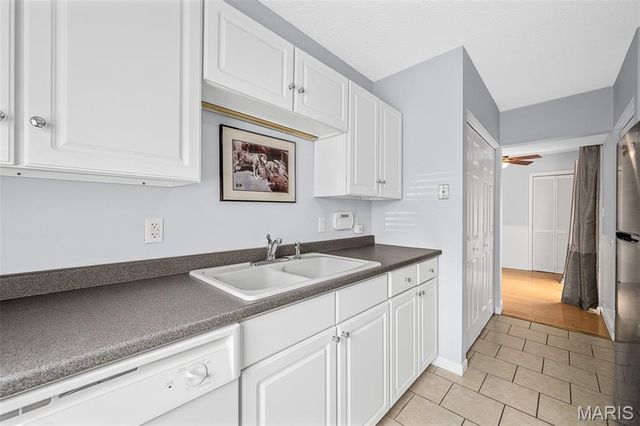 9073 W Swan Circle, St Louis, MO 63144