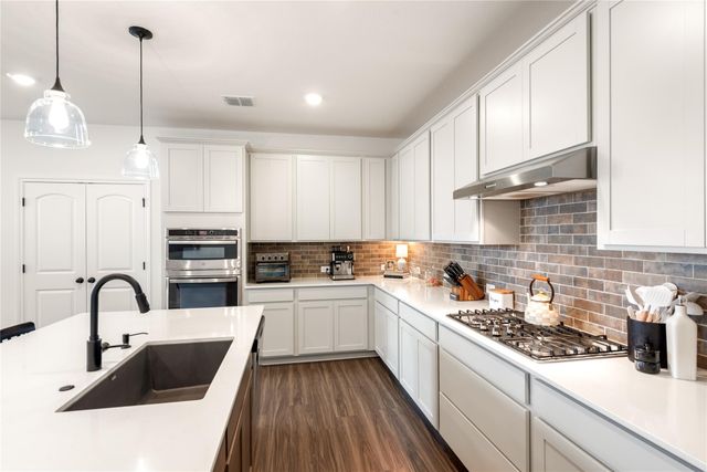 155 Kings Canyon DR, Dripping Springs, TX 78620