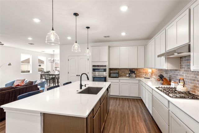 155 Kings Canyon DR, Dripping Springs, TX 78620