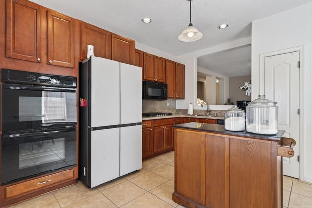 952 Waterfall Drive NE, Rio Rancho, NM 87144