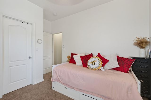 952 Waterfall Drive NE, Rio Rancho, NM 87144