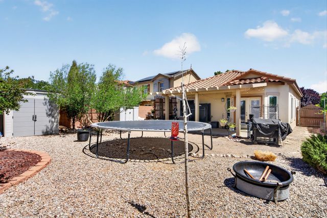 952 Waterfall Drive NE, Rio Rancho, NM 87144