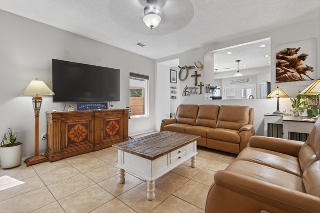 952 Waterfall Drive NE, Rio Rancho, NM 87144