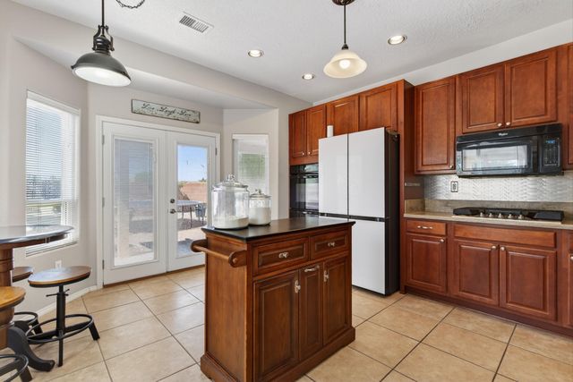 952 Waterfall Drive NE, Rio Rancho, NM 87144