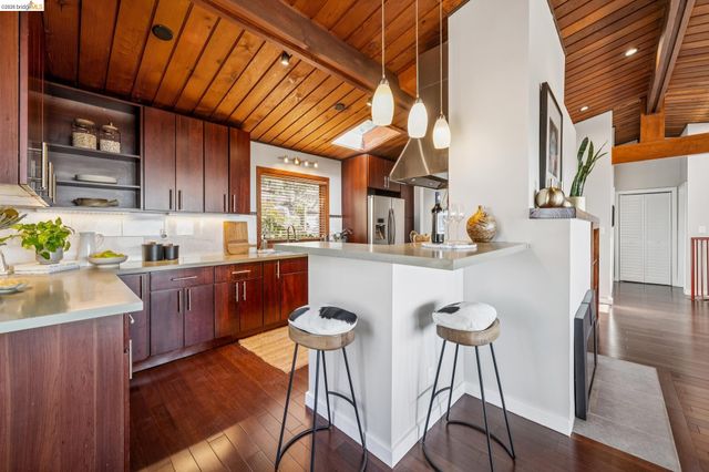 1394 Queens Rd, Berkeley, CA 94708